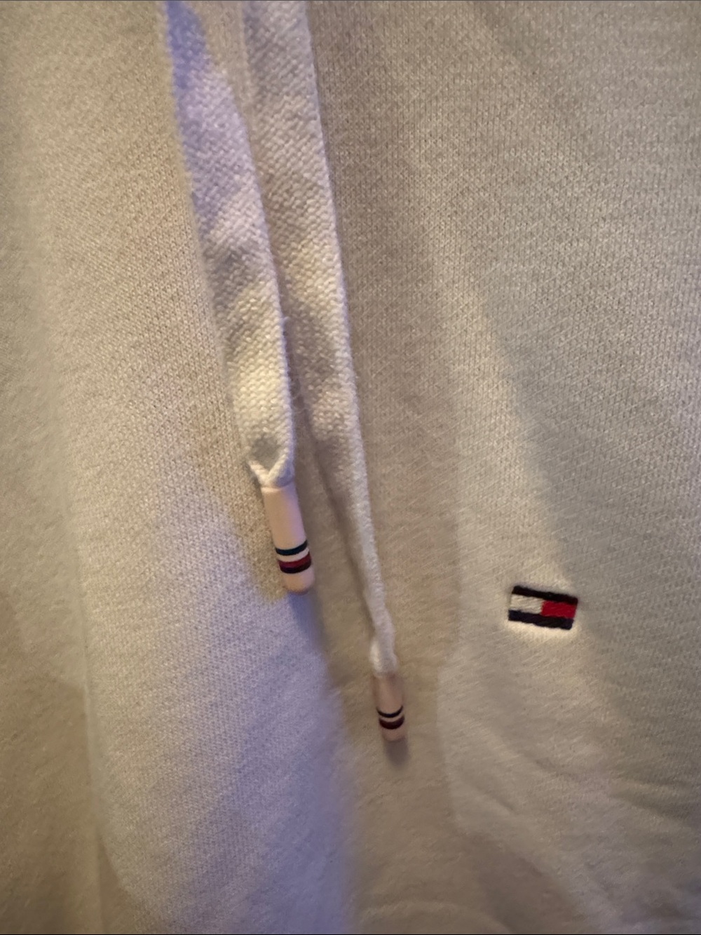 Tommy Hilfiger White Crewneck Hoodie with Signature Flag and Trim - Picture 4 of 8